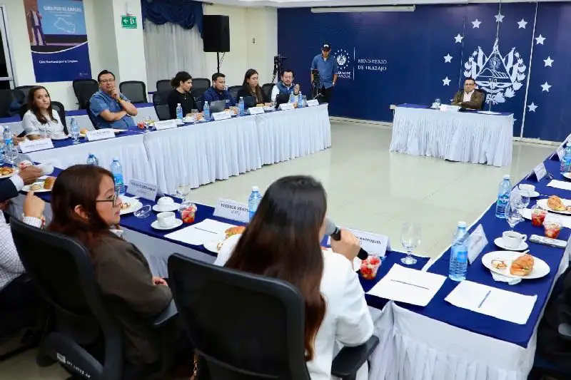 Pequeña empresa pide que cambio de jornada laboral incluya medidas de transporte