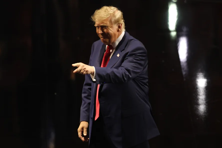 Nueva plataforma de Trump TV arranca con discurso antiguo mientras cadenas ABC, CBS, Fox y NBC le suspenden la cobertura