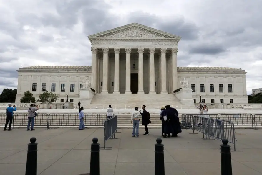 El Supremo de EE.UU. permite a Trump reactivar las deportaciones a terceros países