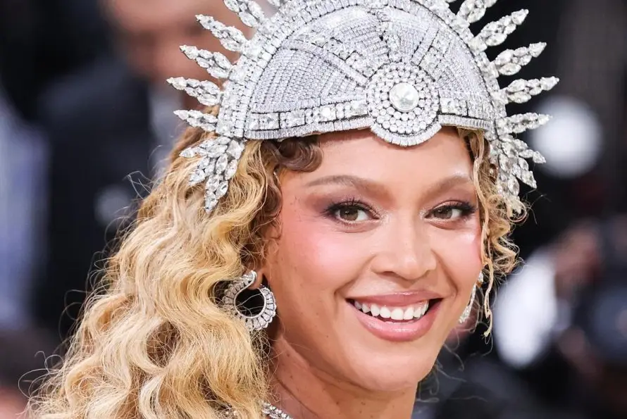 Beyoncé reedita "B'DAY" e incluye una colaboración en español con Maluma