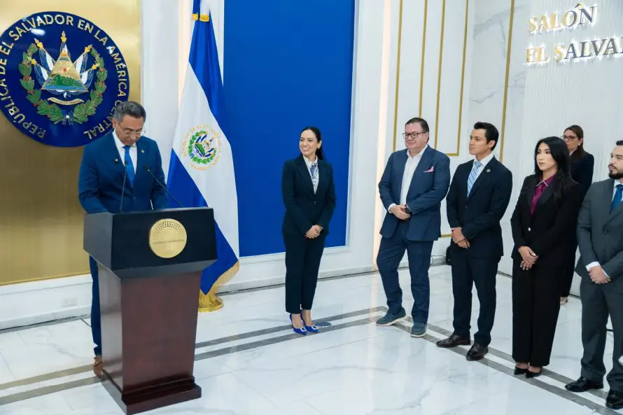 Presupuesto 2027 prevé $3,416 millones en sector educación, 8.1 % del PIB, y recorte de $40 millones en Seguridad y Defensa
