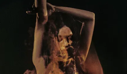 "Wet Dreams" o "Sueño mojadito", el sugestivo tema de la cantante Danna