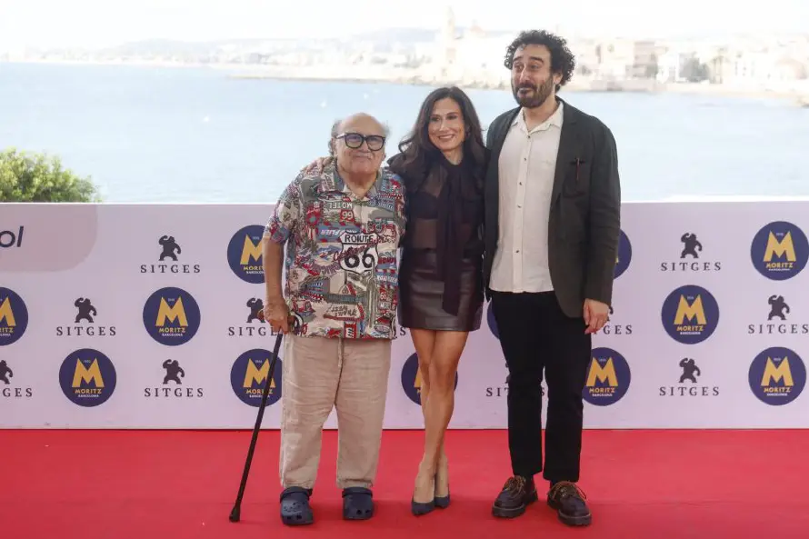 Danny DeVito y sus hijos presentan "Drag" una atrevida película de terror