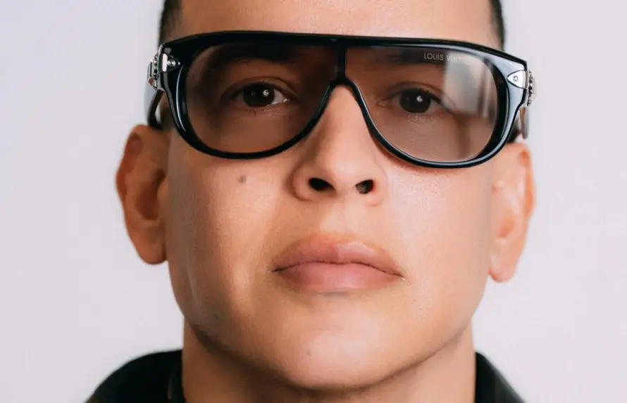 Daddy Yankee hace del amor el tema central de su álbum cristiano "La Postal"