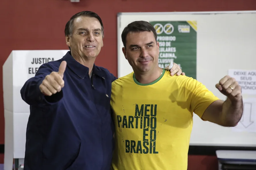Bolsonaro denuncia "persecución" en su primera aparición tras huir a EEUU y augura elecciones antes da 2030