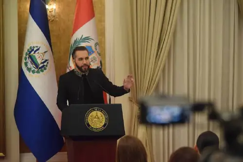 Bukele: "Si nos entregan a nuestros aerotécnicos vivos, ese mismo día nos regresamos" de Haití