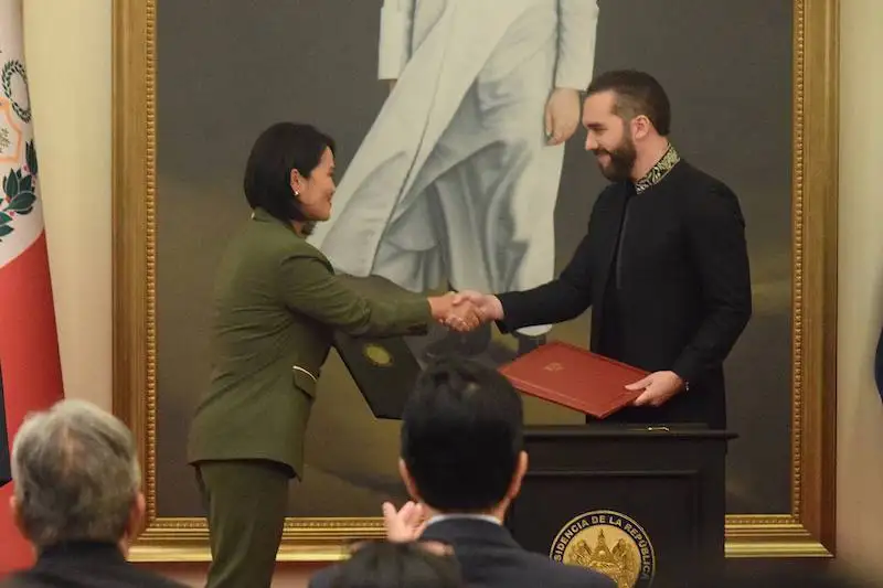 El Salvador y Perú firman acuerdos de cooperación en seguridad, educación, salud y turismo