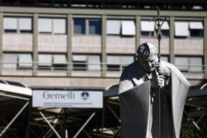 El pulmón operado al papa León XIV muestra una "buena recuperación"