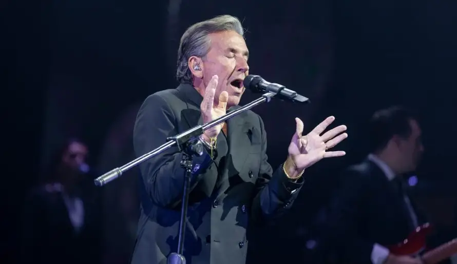 Esta noche de sábado se pondrá romántica con Ricardo Montaner en El Salvador