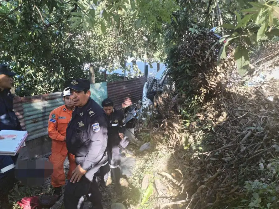 Una mujer muere en accidente de tránsito en carretera a Comalapa 