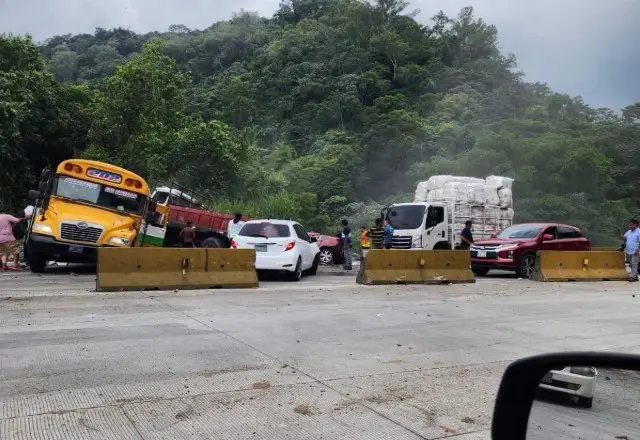Múltiple accidente en Los Chorros deja cuatro muertos y una decena de lesionados