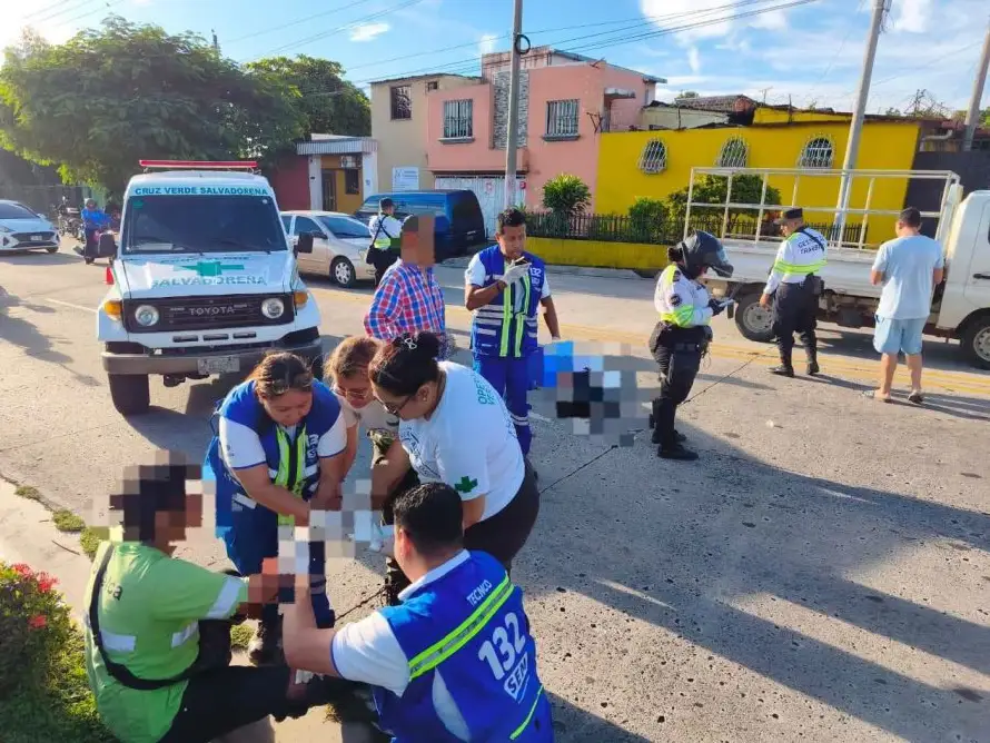 Una mujer muere tras accidentarse en su motocicleta en Mejicanos