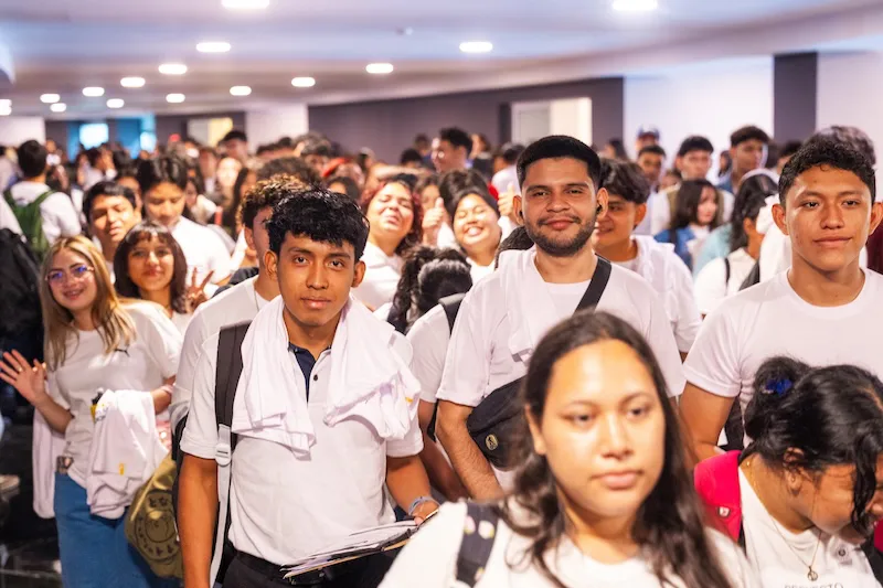 Más de 14,000 jóvenes se han matriculado con becas gubernamentales