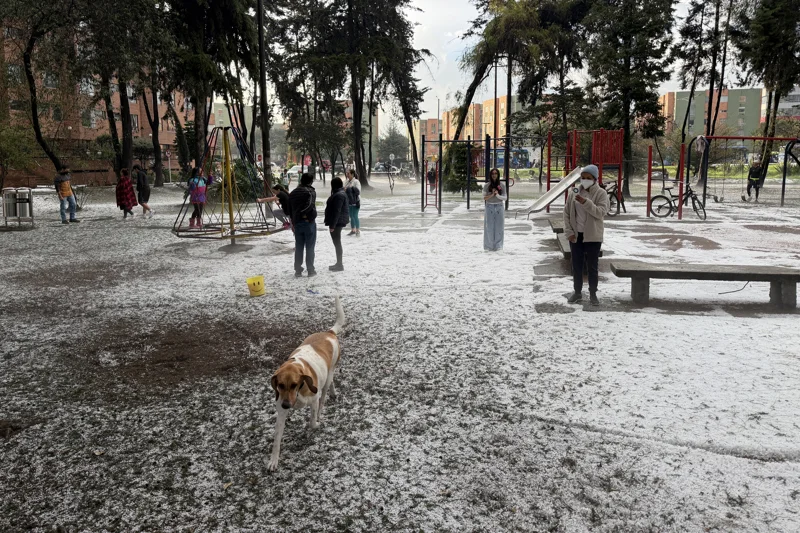 Granizada cubre de blanco Bogotá y paraliza vuelos