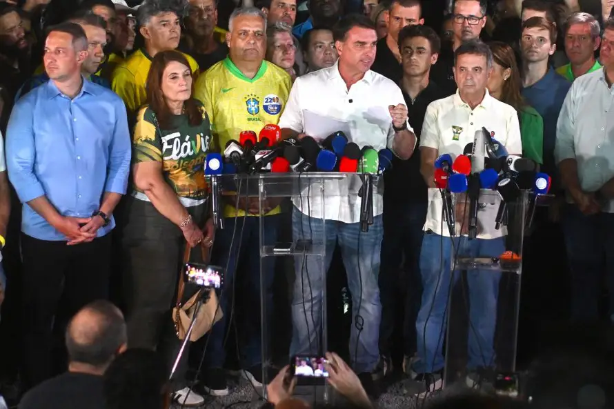 Investigan la campaña de Flávio Bolsonaro por financiación irregular e injerencia externa