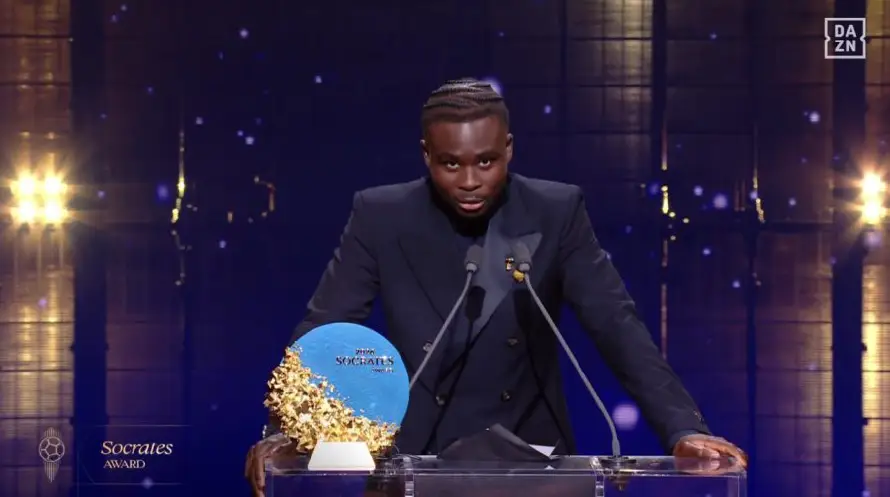 Bukayo Saka se lleva el premio Sócrates por labores humanitarias