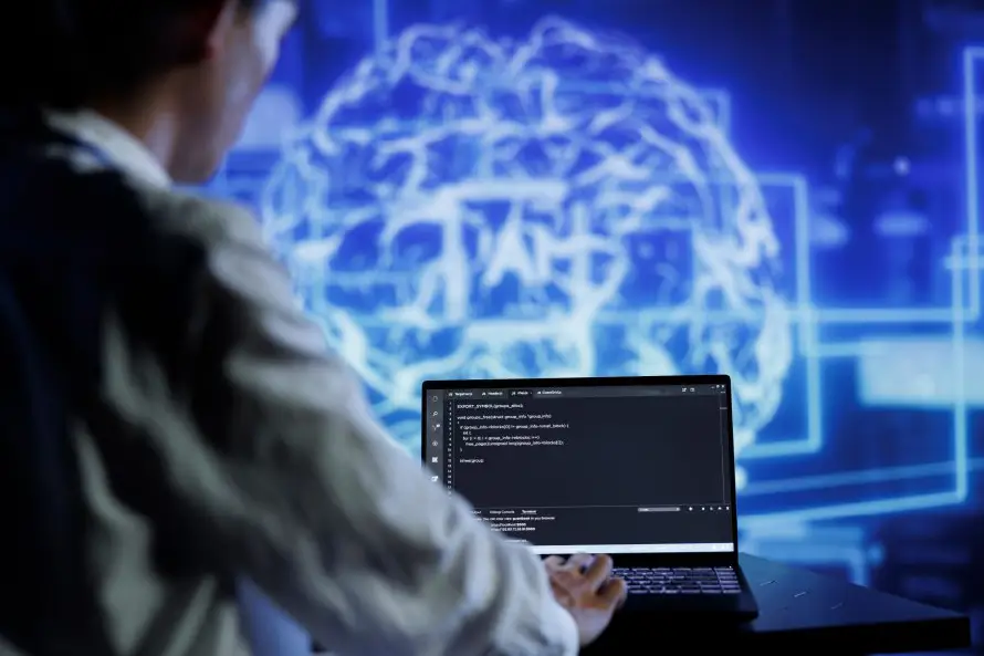 Inteligencia artificial revoluciona programación en el Día Mundial de la Codificación