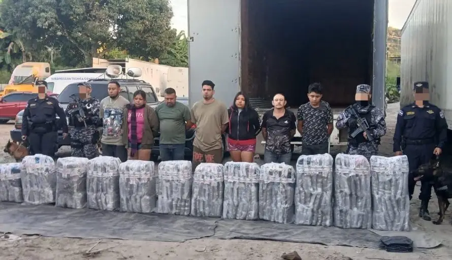 Capturan a tres guatemaltecos y cuatro salvadoreños señalados de transportar 150,000 porciones de droga