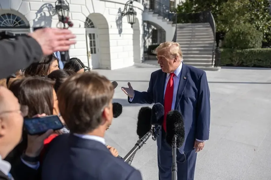 Trump anuncia que buques estadounidenses pasarán por Cuba al regresar de la guerra de Irán