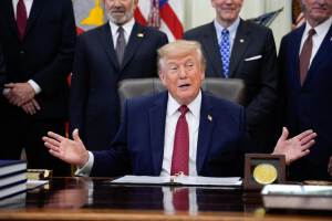 Trump insiste en promesa de 5,000 dólares por adulto si los republicanos ganan en noviembre