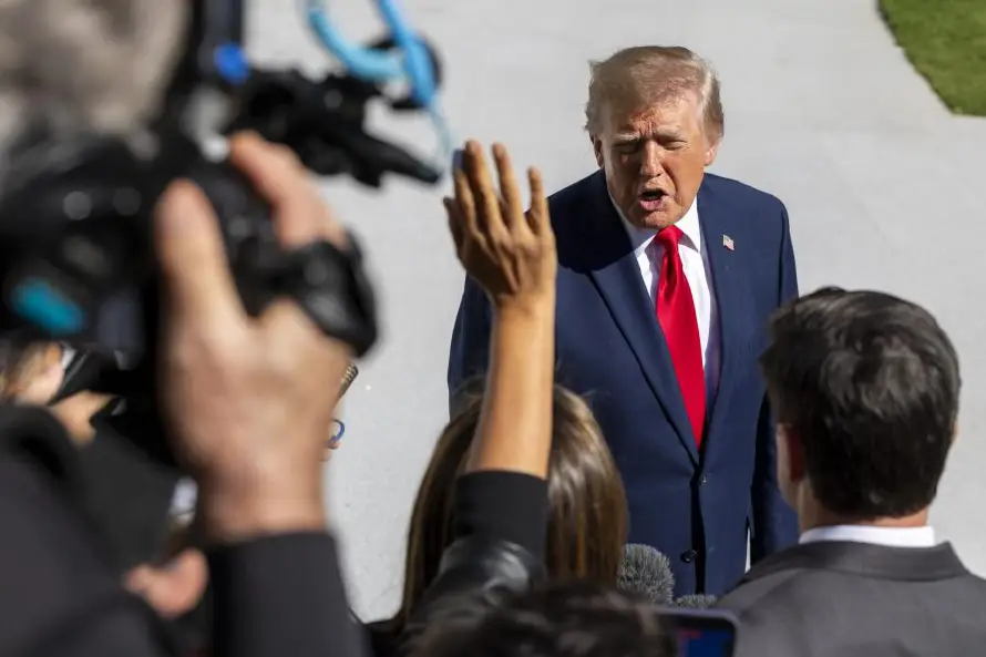 Trump reitera que los carteles controlan México y afirma que se lo dijo a Sheinbaum