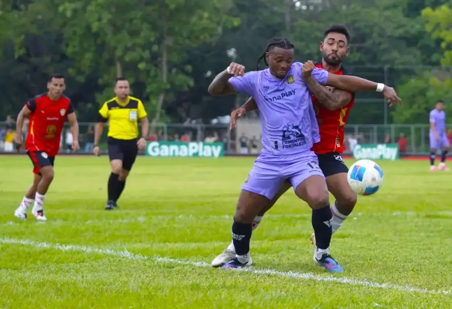 El colombiano Edgar Medrano le da la victoria a FAS ante Atlético Balboa