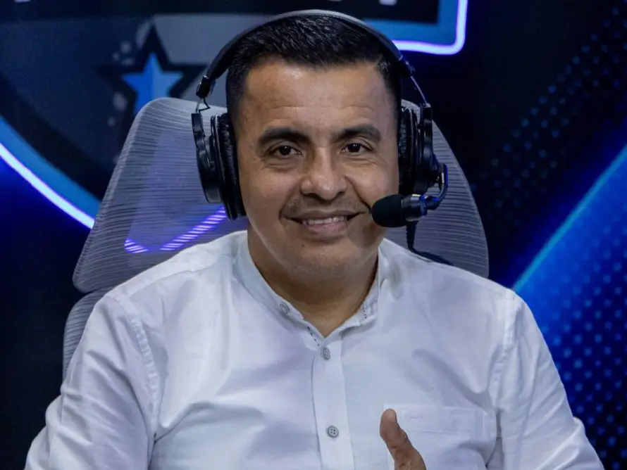 El programa deportivo "Los Ex del Fútbol" tendrá nueva frecuencia en la radio salvadoreña