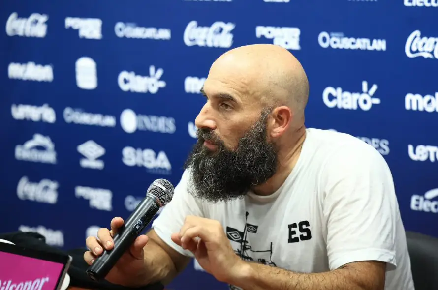 Fesfut tilda de “inaceptables” declaraciones de Eric Acuña tras derrota de la Selecta femenina