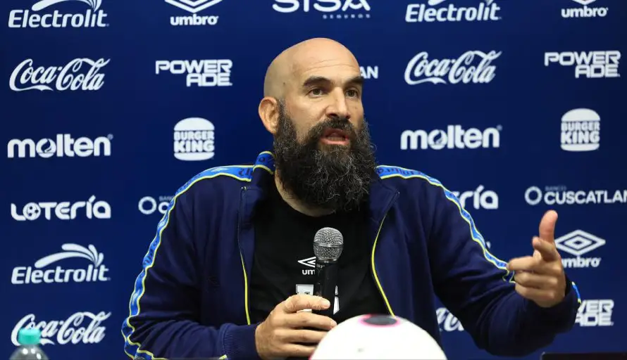 Eric Acuña, tras derrota de la Selecta Femenina ante Paraguay: “Volteo a ver a la banca y me dan ganas de llorar”