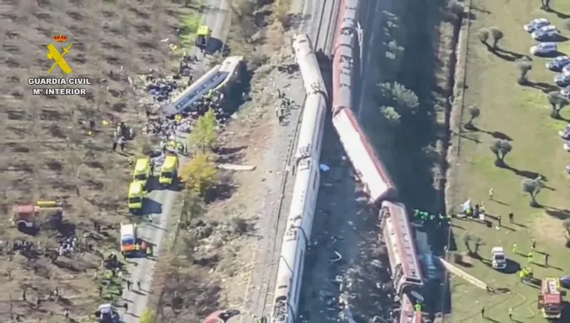Al menos 64 fallecidos en el accidente de tren en España, según autoridades locales