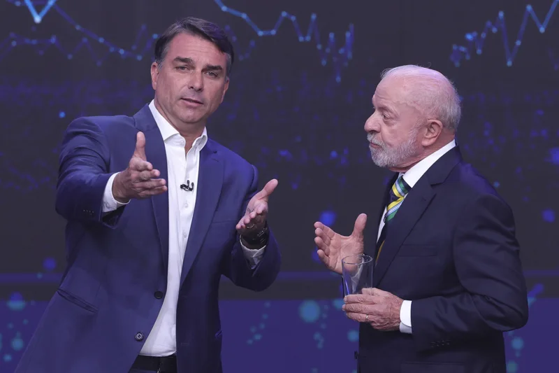 Lula y Flávio Bolsonaro cruzan acusaciones de corrupción en debate electoral