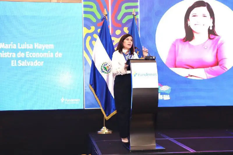 Ministra de Economía insta a empresas a aprovechar posicionamiento de El Salvador