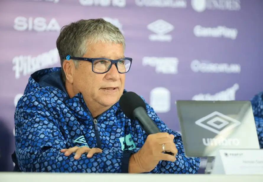 La FESFUT ratifica al Bolillo Gómez como técnico de Selecta