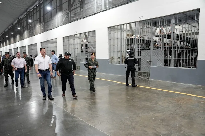 Presidente del Congreso hondureño encabeza delegación que visitó el Cecot y  busca replicar medidas 