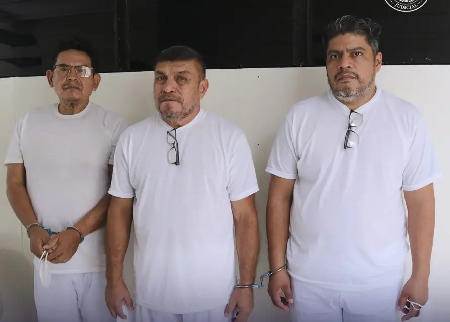 Envían a prisión provisional a tres empleados del ISSS acusados de hurto agravado