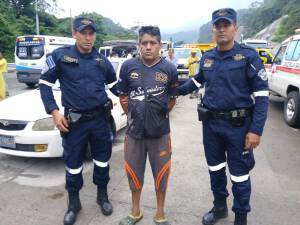 Detienen a conductor de camión que habría causado accidente en Los Chorros