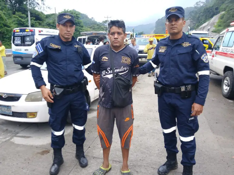Detienen a conductor de camión que habría causado accidente en Los Chorros