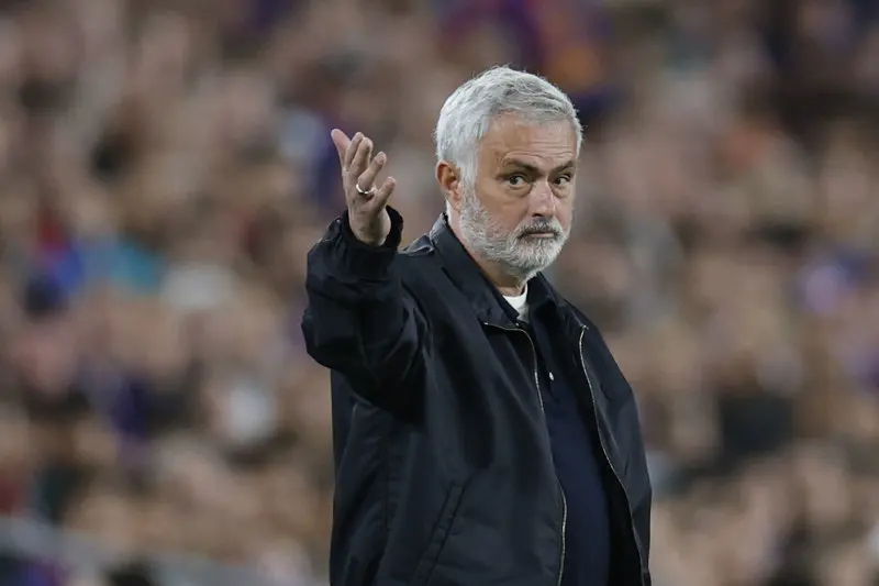 Mourinho celebra triunfo ante Barcelona y apunta al campeonato