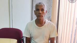 Hombre acusado de amenazar a su vecina con un machete en Santa Ana seguirá en prisión