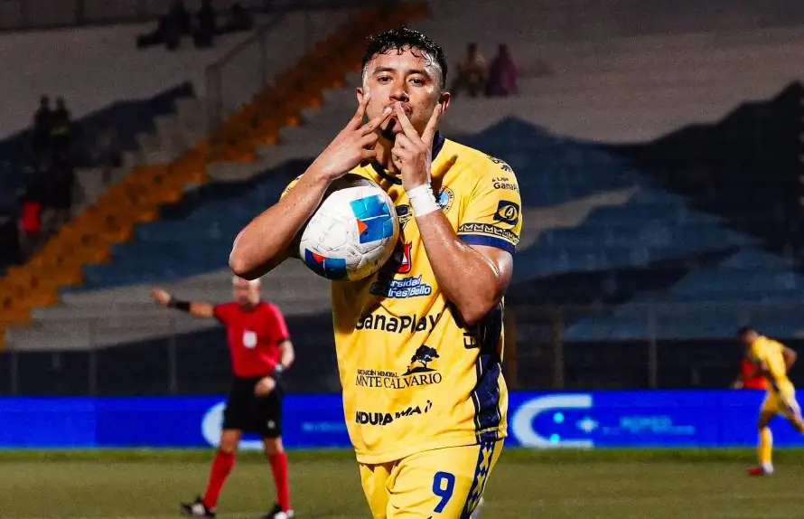 Municipal Limeño derrota a Santa Tecla en el debut del argentino José Giacone en la Primera División