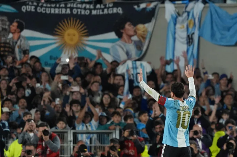 Messi se despide de Argentina entre lágrimas y ovaciones