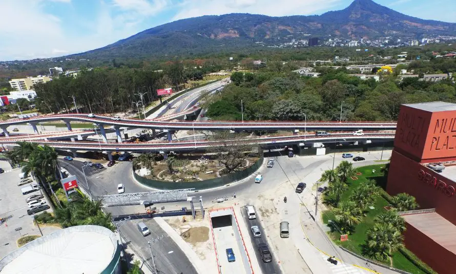 VMT anuncia cierre parcial de una vía este viernes por construcción de pasarela en redondel Naciones Unidas