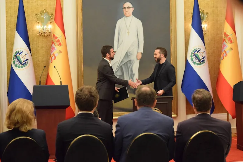 Estos son los cuatro proyectos de inversión anunciados por el grupo Cox por $2,900 millones en El Salvador