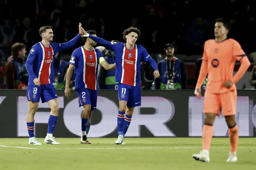 PSG va por el liderato y el Manchester United busca salir de la crisis en Europa