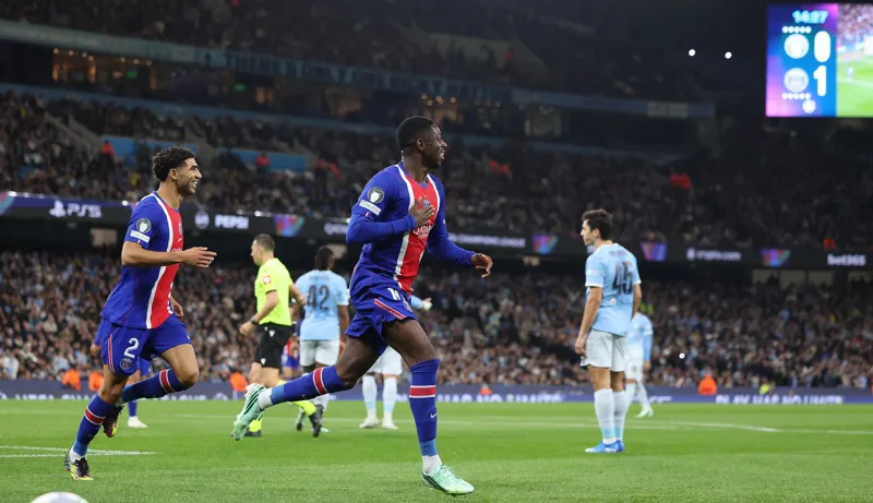 El PSG impresiona, golea y resiste intenso duelo con el Manchester City