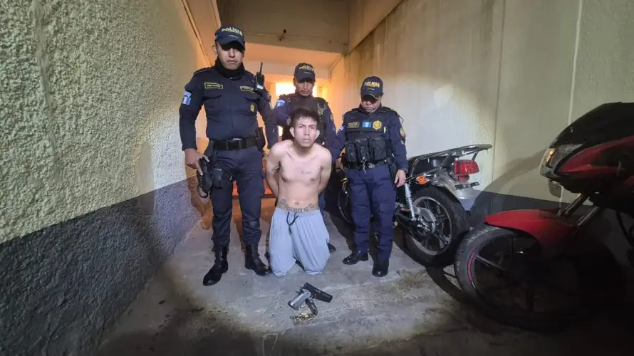 Arrestan a presunto pandillero salvadoreño acusado de intentar robar en una gasolinera en Guatemala