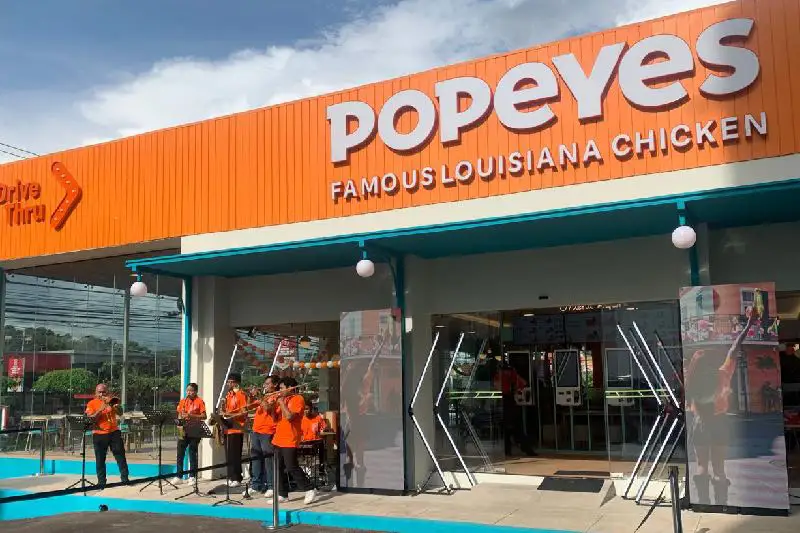 Popeyes inaugura su primera sucursal sobre el bulevar de Los Héroes