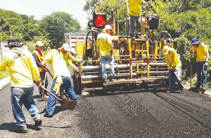Gobierno pide fondos de crédito para mejorar calles en La Unión y Chalatenango