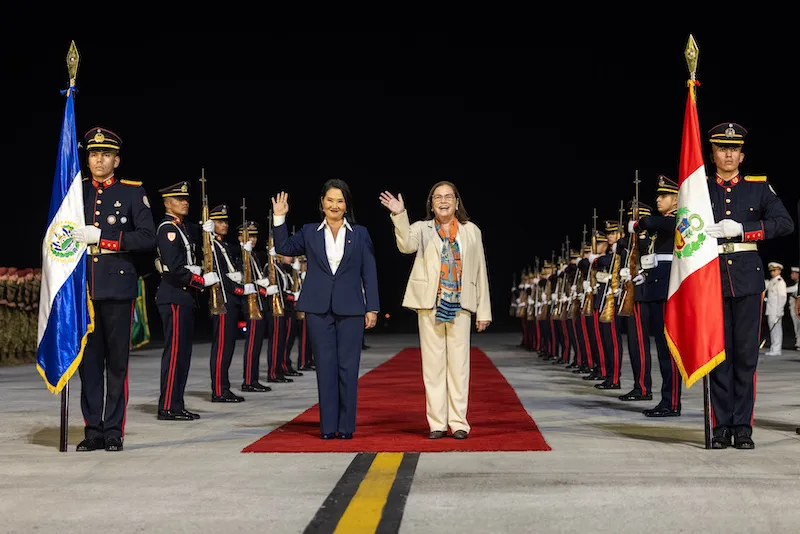 Presidenta de Perú, Keiko Fujimori, llega a El Salvador para visita oficial
