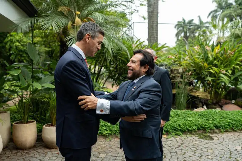 Santiago Peña recibe a vicepresidente de El Salvador e invita a Bukele a visitar Paraguay